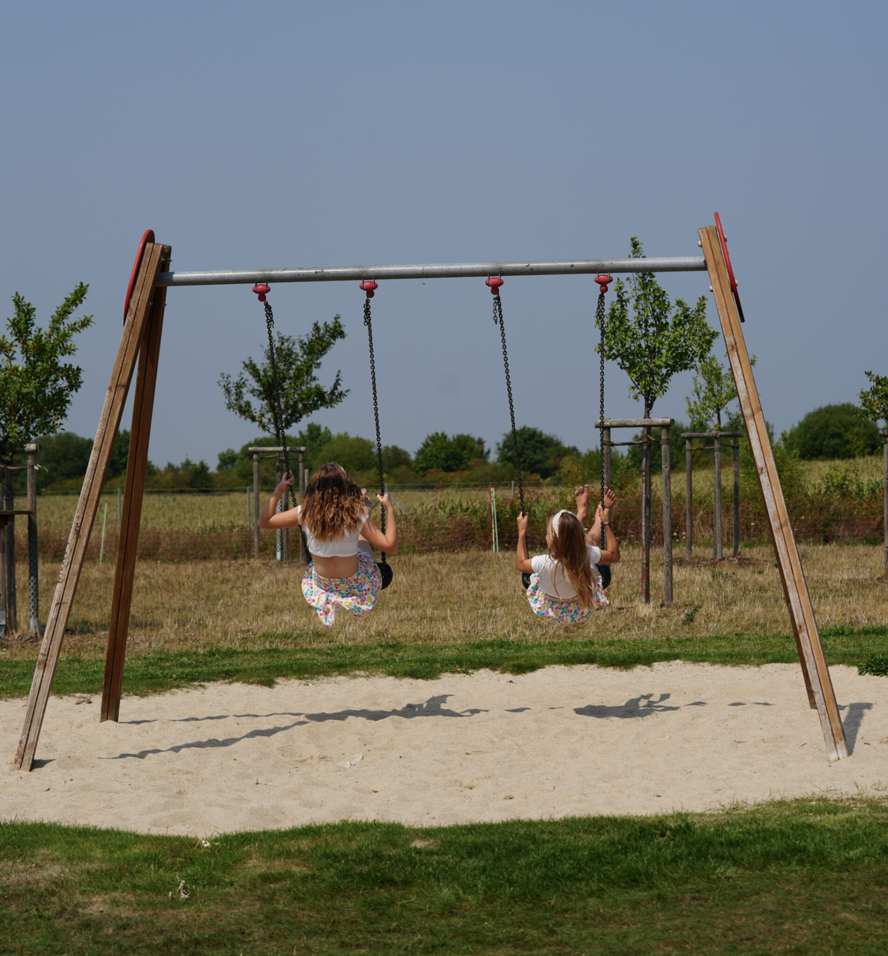 Kinder der Tagesgruppe beim gemeinsamen Spielen und Lernen.